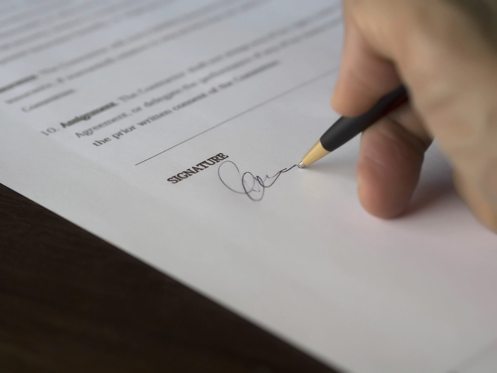 Signing a lease contract agreement in the Philippines