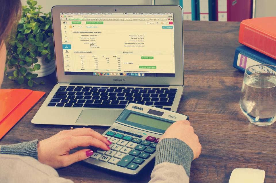 Recording a rent payment with a calculator